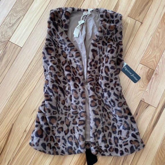 Hem & Thread Leopard Vest - Picture 2 of 5